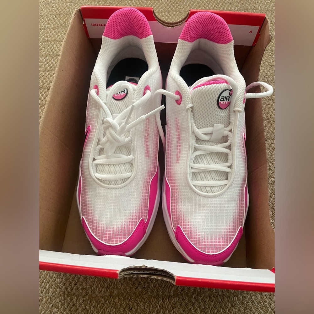 Nike Air Nova pink and white